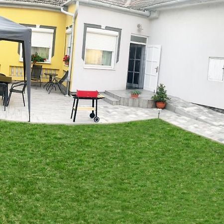 Viktor Apartmanház Zamárdi Esterno foto